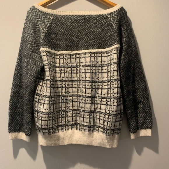 Cute Loft Sweater Size Large - Picture 3 of 3